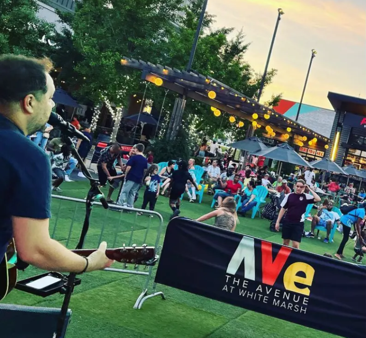 THE AVENUE LIVE
